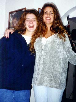 rebecca&shannon.jpg (16308 bytes)